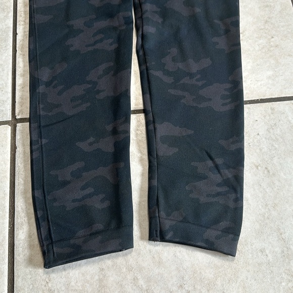 Spanx‎ Look At Me Now Cropped Leggings Camouflage - Picture 3 of 11